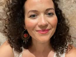 After having studied Carmen's tunes for such a long time, I finally had the  opportunity to perform the whole role this summer in the south of France  and loved it 🤩 Fingers