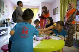 Justeru, presiden persatuan pengasuh berdaftar malaysia (ppbm), anisa ahmad, mencadangkan kadar yuran itu dinaikkan bagi memastikan kelangsungan operasi taska. Kes Sindrom Goncang Bayi Masih Tiada Undang Undang Terhadap Pengasuh Tidak Formal Famili Mstar