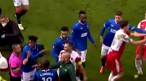 Kamara ale tvrdí něco jiného a vydal k incidentu prostřednictvím advokáta prohlášení, ve kterém sdělil svůj pohled na dění na trávníku. Glen Kamara Was Called A F Ing Monkey By Ondrej Kudela During Rangers Loss To Slavia Prague Aktuelle Boulevard Nachrichten Und Fotogalerien Zu Stars Sternchen