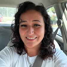 Thank you @bellamela_beauty for doing my first real curly cut! My hair  never felt so healthy! Thank you for teaching me what my wavy hair needs!  😍⚡️Swipe to see my before 😮 #