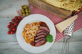 Pasta Pizzaiola Rumpsteak Mit Nudeln Und Tomatensosse Tomatensosse Rumpsteak Nudeln