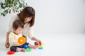 保育士が本音を暴露 かわいそうで大変な仕事内容とお給料が低い現実 2021 保育士 保育カリキュラム 子供 サッカー