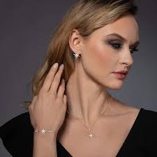 namana North Star Bracelet with Cubic Zirconia, Stone Studded Silver, Gold  or Rose Gold Bracelets for Women, Star Jewellery for Women, Lucky Star  Adjustable Bracelet with Gift Box, 18 mm, Brass, Cubic :