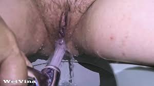 Hairy Pussy Strong Water Orgasm in Toilet: Amateur Porn
