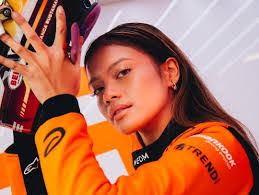 Bianca Bustamante's Instagram, Twitter & Facebook