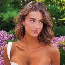 Bryson DeChambeau's Rumored Smokeshow Girlfriend Has Everyone Talking At  The Masters About Her Photos Full story via 🔗 in comments. 👇