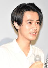 メンズ センター分けのセット法 髪型集 成田凌 髪型 メンズヘアスタイルミディアム メンズヘアカット