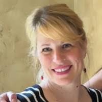 Lauren Krauth's Instagram, Twitter & Facebook