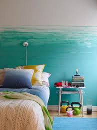Wand Streichen In Farbpalette Der Wandfarbe Blau Wande Streichen Blaues Schlafzimmer Schlafzimmer Einrichten Ideen