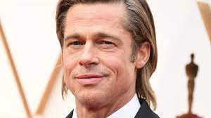 Быть джоном малковичем / being john malkovich (1999). Darum Sieht Brad Pitt Mit 57 Jahren Immer Noch So Gut Aus Gq Germany