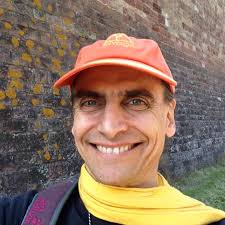 Unique Asian Pear and Papaya desserts with edible bird's nest 😍 Learn more  👉 bit.ly/3dMjQJ6