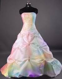 Il faut de la pluie et du soleil pour en voir les couleurs. Et Si On Se Mariait En Robe Arc En Ciel Mariage Com