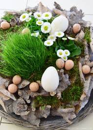Von Fruhling Zu Ostern In Wenigen Minuten Mrs Greenery Osterdeko Osterdeko Draussen Landschaftsbau Mit Steinen