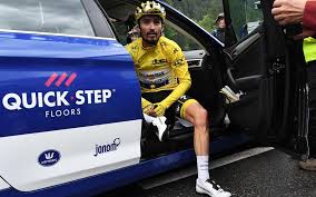 Egan bernal is the winner of tour de france 2019, before geraint thomas and steven kruijswijk. Tour De France Course Arretee Podium Bouleverse Revivez La Folle Etape Le Parisien