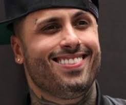 Entra ahora para escuchar y descargar canciones nuevas de nicky jam 2020, junto a sus letras, videos y discografía de nicky jam. Nicky Jam Post An Image With His Father And The People Go Crazy Because Of The Similarity With Pablo Escobar Cuba Headlines Cuba News Breaking News Articles And Daily Information