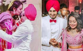 Rohanpreet singh proposing neha kakkar Neha Kakkar And Rohanpreet Singh Seal It With A Kiss Singer Shares New Pictures From Engagement