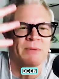 On this week's #PrettySureICanFly, @johnnyknoxville and Elna Baker are  joined by Mark Roberts, the most prolific streaker in history, with 577  public exposures to date. He's let it all hang out all ...