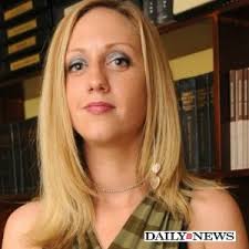 Mulher acusa policial de ''roubar'' fotos dela nua guardadas em celular