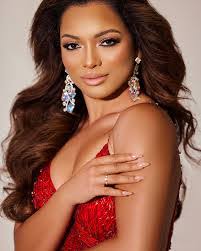 Sandra Constance's Instagram, Twitter & Facebook