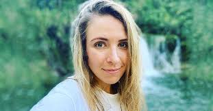 Nous avons eu l'occasion de lui parler au cours d'une interview. Koh Lanta Candice Trahie Par Laure Et Maxine Elles Ont Menti Les Yeux Dans Les Yeux
