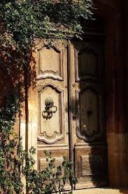 Moment S Fenster Und Turen Antike Turen Hausturen Landhausstil