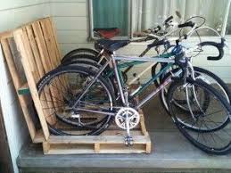 Creer Un Porte Velo Avec Des Palettes Range Velo Palette Diy Et Artisanat De Palettes