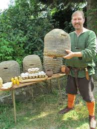 Wikinger Imker Mit Luneburger Stuper Bienen Imker Imkerei