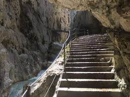The höllentalklamm gorge is only open when the trail is free of snow. Ein Perfekter Tag In Grainau Rundwanderung Im Wettersteingebirge Uber Die Hochalm 1 705 M Und Die Hollentalklamm Hotel Am Badersee Zugspitzdorf Grainau