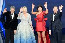 Di renato franco e andrea laffranchi. I Look Di Sanremo 2021 Le Pagelle Della Quarta Serata Annalisa Vince La Gara Di Stile Amadeus Bocciato