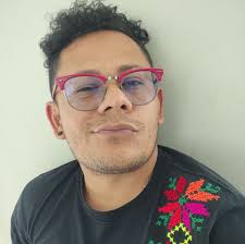 Oficialmente 30 y tantos pero me siento de 25 😅🤭 Felicidades Ami🥰