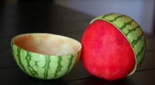 Masukkan irisan buah ke dalam cetakan popsicle dan tuangkan jus semangka ke dalamnya. 9 Olahan Unik Dari Kulit Semangka Serius Kamu Bakal Nggak Nyangka
