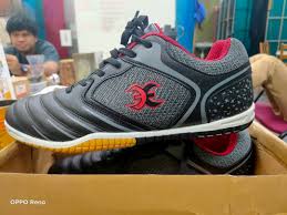 Maybe you would like to learn more about one of these? Kasut Size Eu 45 Uk 11 Eutag Id 170 Hitam Merah Sports Athletic Sports Clothing On Carousell