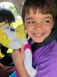 Can anyone remove the car in either of these photos?