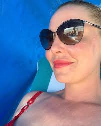 Taking a cue from my new best friend Harry Connick Jr and honing my  #stalkie skills. Can you tell who that super star is in my the reflection  of my sunglasses? I'll