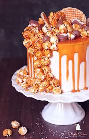 Layer Cake Au Popcorn Et Caramel Gateau Caramel Gateaux Et Desserts Gateaux Pour Hommes