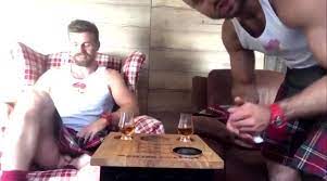 Dick Slip: Exposed Kilt - ThisVid.com