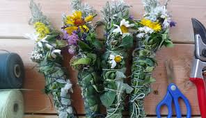 • 1/2 cup dried hawthorn berries and/or leaves and flowers bring oatstraw to boil in half gallon of water and pour over the rest of the herbs. 9 Herbs You Can Burn As Incense Hobby Farms