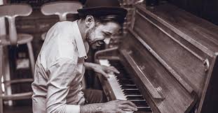 Some of the notes in this demonstration are quite close to the correct pitch, some are quite a long way out of tune. How To Play Piano By Ear In 5 Easy Steps Music Industry How To