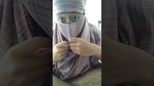 Sekumpulan pelajar tahfiz berkain pelikat bermain bola sepak di perkarangan pusat tahfiz di bukit gelugor, pulau pinang semalam. Cara Memakai Kain Pelekat Buat Topeng Ninja Youtube