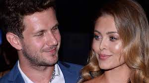 Zaczęli pojawiać się na branżowych imprezach i premierach filmowych, a także publikowali wspólne zdjęcia w social mediach. Antek Krlikowski Will Accidentally Confirm The Engagement To Joann Opozd A Bit Private