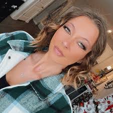 Mallory Joyner's Instagram, Twitter & Facebook