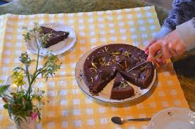 Kladdkaka A La Cardamome Un Gateau Au Chocolat Suedois Tout Est Pretexte A Voyager Recette Gateau Chocolat Chocolat Dessert