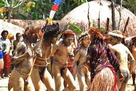 20 suku yang ada di provinsi papua barat yaitu mey brat, arfak, asmat, dani, dan sentan. Suku Dani Berasal Dari Greatnesia