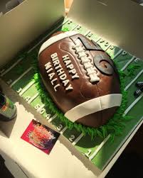 American Football Cake Decorated And Created By Myself Will Create A Recipe And Instructions Soon Fussball Torte Kuchen Fur Manner Fussball Kuchen