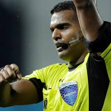 Herrera y #Valenzuela serán los #árbitros venezolanos en la #CopaAmérica  Venezuela tendrá a cinco árbitros en la Copa América de Argentina y  Colombia, con Alexis Herrera como principal y Jesús Valenzuela como