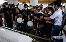 The focus was concentrated mainly on the policeman and the victims while some also took notice of the young daughter of jonel nuezca who saw how he shot sonya gregorio and her son, frank anthony. Child Also A Victim Public Urged To Stop Bullying Nuezca S Daughter