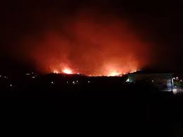 Νέα φωτιά στην αχαΐα και συγκεκριμένα κοντά στην πάτρα ξέσπασε το μεσημέρι της πέμπτης. Patra Fwtia Syxaina Dramatikh Ekklhsh Katoikoy Elate Na Boh8hsete 3ypnate