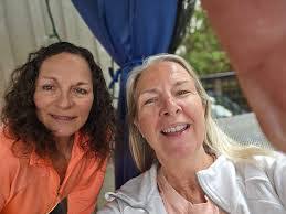 Marilyn Knapton's Instagram, Twitter & Facebook