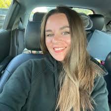 Colleen Linn's Instagram, Twitter & Facebook