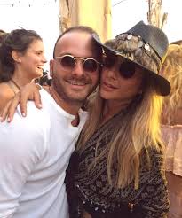 She became engaged to her fiance in october. Mina Basaran In Nisanlisi Murat Gezer Ve Sarkici Hadise Yeni Bir Aska Yelken Acti Son Dakika Magazin